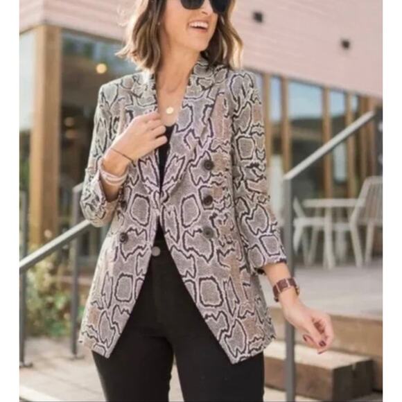 CAbi Python 3733 Snakeskin‎ Print Blazer Jacket Size 0 - Fits Oversized - Picture 6 of 9